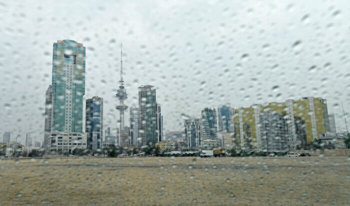الأرصاد الجوية الكويتية: فرص أمطار تبدأ اليوم تشتد غداً وبعد غد وتتلاشى صباح الأربعاء