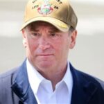 "الأسطول الذهبي وإبستين".. القصة الكاملة لإقالة وزير البحرية الأمريكي وبديله المفاجئ "اللاجئ الفيتنامي"