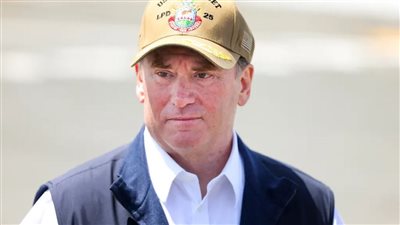 "الأسطول الذهبي وإبستين".. القصة الكاملة لإقالة وزير البحرية الأمريكي وبديله المفاجئ "اللاجئ الفيتنامي"