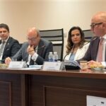 الأشموني يطالب بخطة محكمة لموسم الحج داخل المطارات.. ووزير الطيران: جاهزون بخطة طوارئ