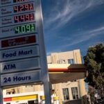 الأمريكيون يحملون ترامب مسؤولية قفزة أسعار الوقود وسط ضغوط انتخابية