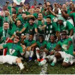 الأهلي السعودي يتوج آسيوياً رغم الطرد والظروف القاسية رد فعل مرعب للجماهير!