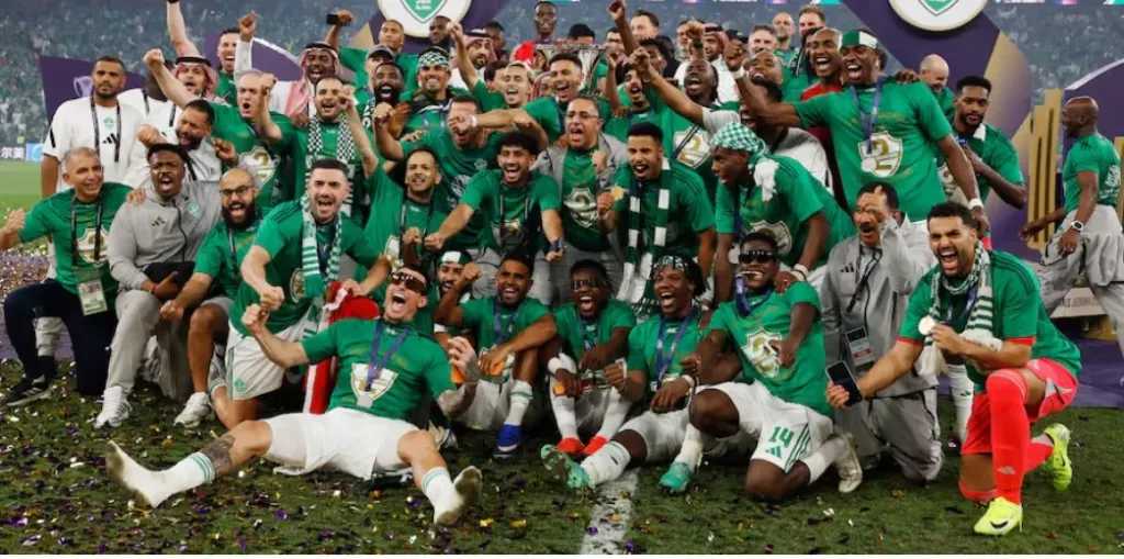 الأهلي السعودي يتوج آسيوياً رغم الطرد والظروف القاسية رد فعل مرعب للجماهير!