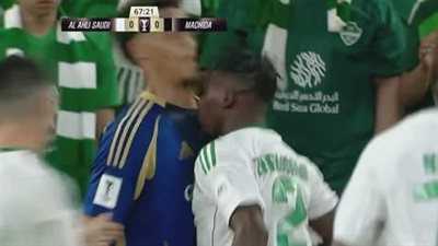 الأهلي ضد ماتشيدا زيلفيا.. طرد زكريا هوساوي لاعب الأهلي بعد تدخل على لاعب ماتشيدا في نهائي دوري أبطال آسيا للنخبة