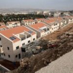 الاحتلال الإسرائيلي يخطر بهدم عشرات المنشآت التجارية والسكنية شمال القدس المحتلة