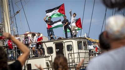 البحرية الإسرائيلية تعترض سفن "أسطول الصمود" لكسر حصار غزة