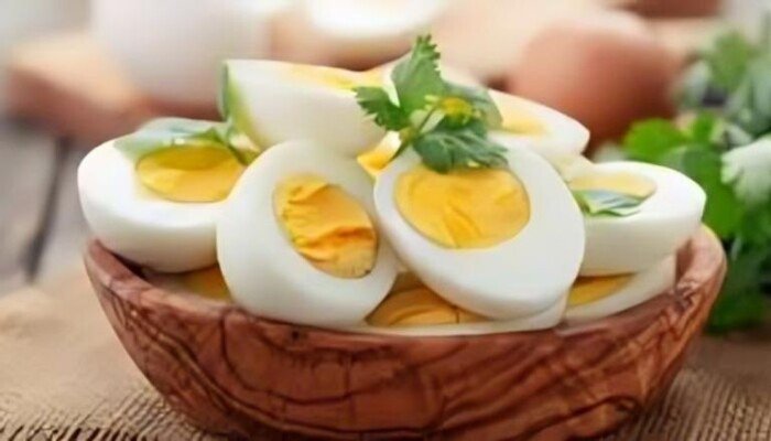 البيض على مائدة الوقاية.. هل يقلل خطر الزهايمر؟