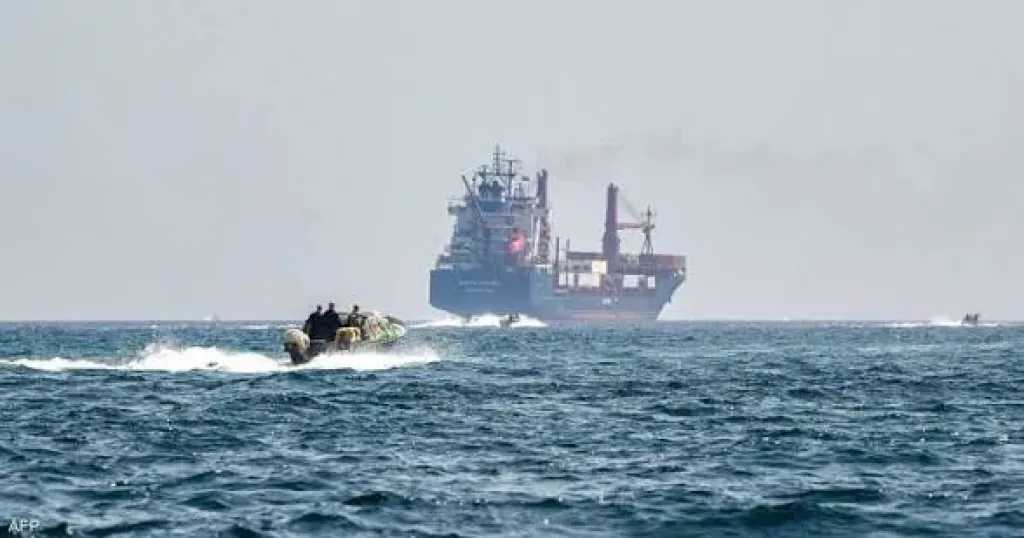 الجيش الأمريكي يقطع طريق النفط الإيراني للصين ويعلن السيطرة على ثاني سفينة إيرانية