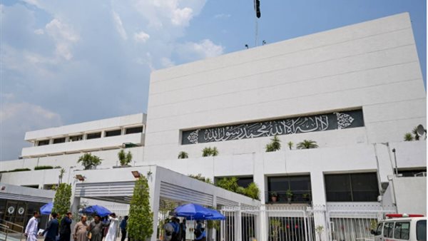 الحرب على إيران مكلفة لواشنطن.. والمفاوضات الحل الوحيد لإنهاء الصراع