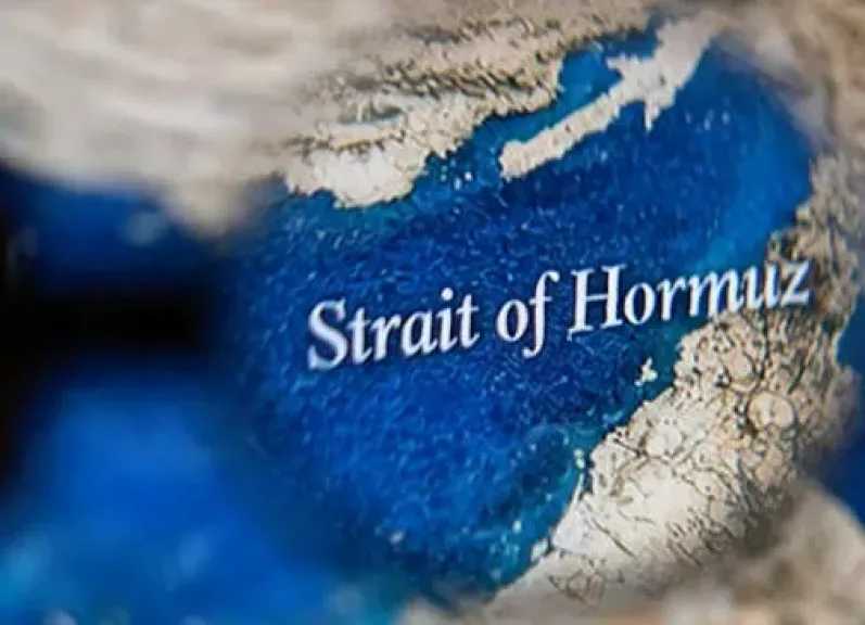 الحرس الثوري الايراني يدعو ترامب لإرسال السفن إلى مضيق هرمز