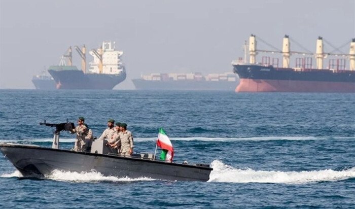 الحرس الثوري يعلن احتجاز سفينتين ونقلهما إلى السواحل الإيرانية