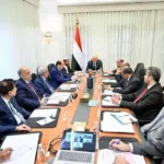 الرئيس العليمي يترأس اجتماعاً مصغراً للحكومة والمحافظين ويصدر توجيهات عاجلة للكهرباء والنفط والمالية