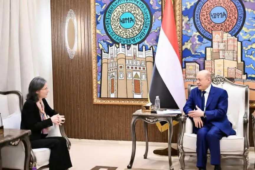 الرئيس العليمي يدعو المجتمع الدولي للتنسيق والانتقال من إدارة الأزمة” إلى ”إنهاء التهديد” الحوثي