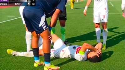 الزمالك ضد إنبي.. عمر جابر يغادر مباراة الزمالك وإنبي في الدوري المصري الممتاز بسبب الإصابة