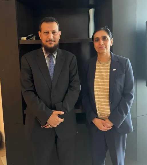 السفيرة البريطانية تحمل رسالة حاسمة لمحافظ عدن .. ردًا على اغتيال ‘‘الشاعر’’