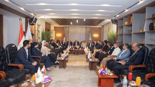 "الشعب الجمهوري" ينظم صالونًا سياسيًا لمناقشة مستهدفات الاستراتيجية الوطنية لحقوق الإنسان