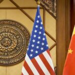 الصين تندد بالعقوبات الأمريكية وتدعو لعدم تسييس التجارة والتكنولوجيا