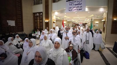 «الطيران المدني» تخصص 277 رحلة لنقل 62 ألف حاج وتجهز خيمة مكيفة بمطار القاهرة