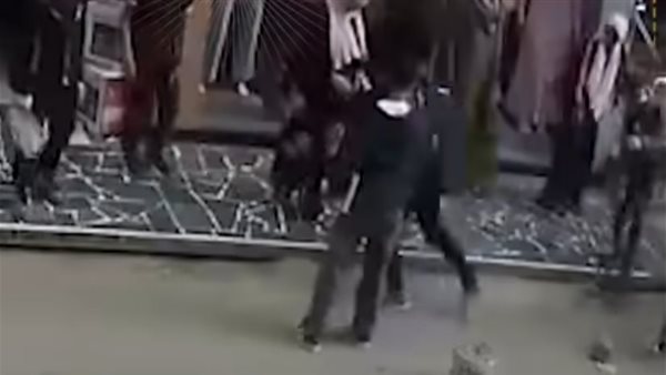 القبض على سيدة ونجلها لاعتدائهما على طالب في كفر الشيخ