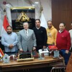 المدير التنفيذي لمستشفيات جامعة بنها يجتمع بفريق الاستقبالات والطوارئ ويكرّم المتميزين