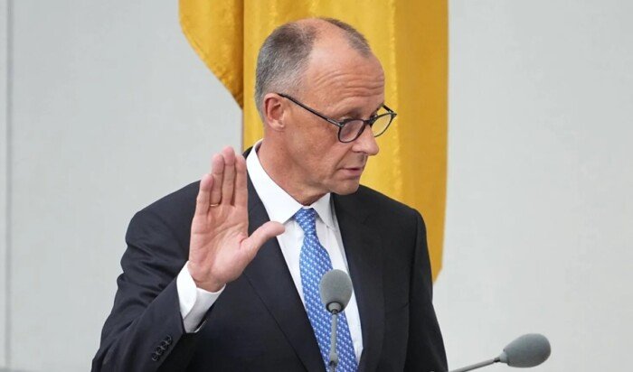 المستشار الألماني يعرب عن صدمته إزاء واقعة إطلاق النار بحضور الرئيس الأمريكي