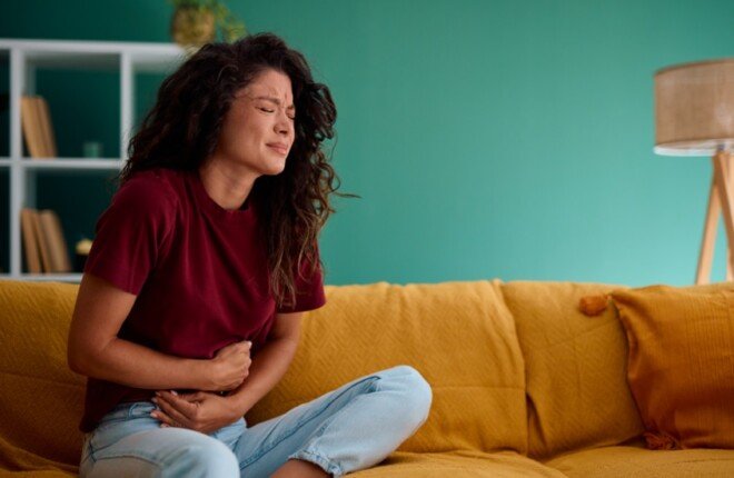 المكملات الغذائية.. سبب خفي وراء اضطرابات المعدة الشائعة وتحذيرات طبية من الإفراط في استخدامها