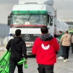 الهلال الأحمر المصري يطلق قافلة «زاد العزة» الـ180 محمّلة بـ4,675 طنًا من المساعدات الغذائية