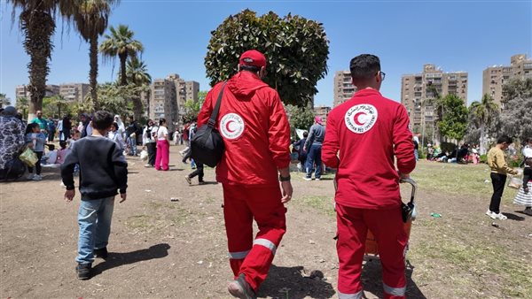 الهلال الأحمر يدفع بقافلة "زاد العزة" الـ 180 من المساعدات الغذائية والإغاثية لدعم أهالي غزة