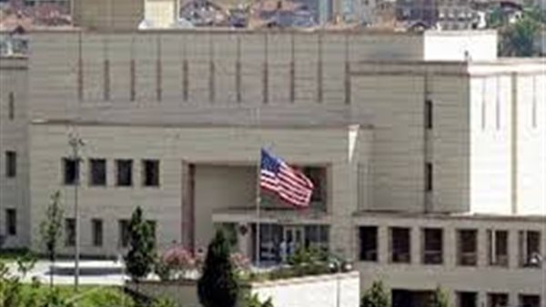 "الولادة للحصول على الجنسية".. السفارة الأمريكية بالقاهرة تحذر من إساءة استخدام تأشيرة الزيارة