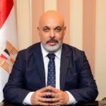 انخفاض طفيف لأسعار الذهب محليًا بالتزامن مع تراجع عالمي ملحوظ بنسبة 2.5%