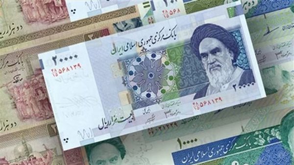 انهيار تاريخي للعملة الإيرانية.. الدولار يكسر حاجز الـ 1.8 مليون ريال