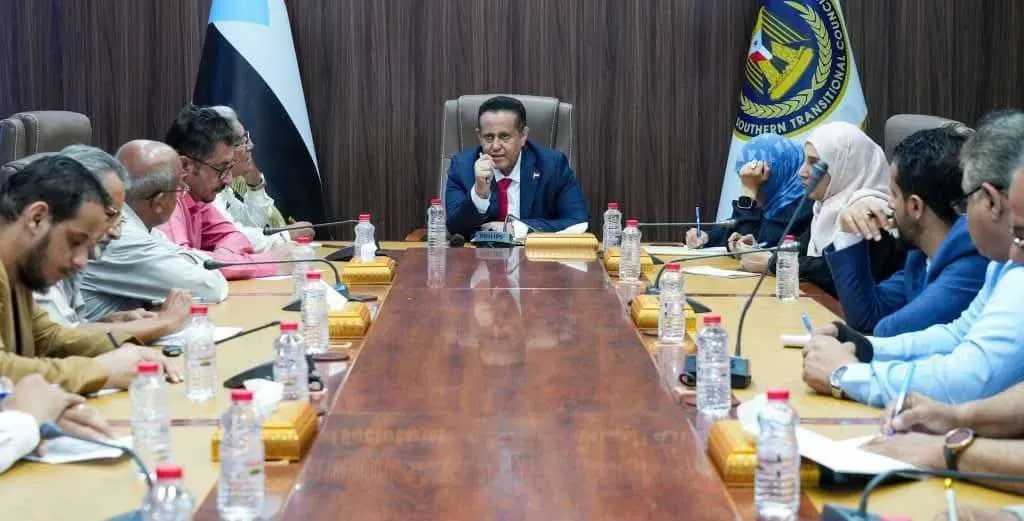 بالرغم من أمر القبض.. الحالمي يترأس اجتماعاً للانتقالي في عدن ويعلن موعد الفعاليات