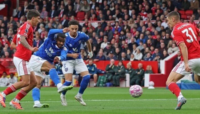 بث مباشر.. شاهد مباراة سندرلاند ونوتينغهام فورست في الدوري الإنجليزي