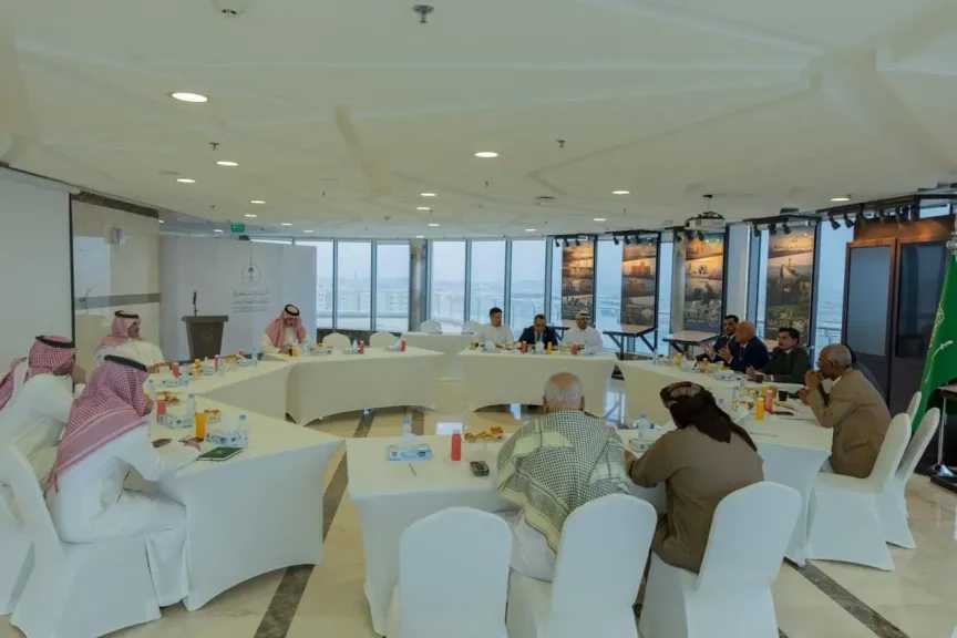 برئاسة السفير آل جابر.. تحرك سعودي جديد مع قيادات سياسية يمنية بشأن ”مؤتمر الحوار الجنوبي” المرتقب