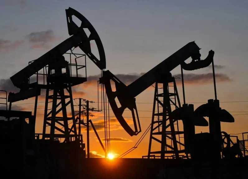 برنت يكسر حاجز 101 دولار بعد هجمات الحرس الثوري على سفن شحن في هرمز