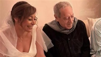 بعد وفاته بأيام.. منة شلبي تحيي ذكرى ميلاد والدها وتنشر صورة زفافها معه لأول مرة