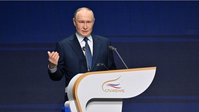 بوتين يمنح الوسام الحكومي لمقاتل وآخر لملاكم