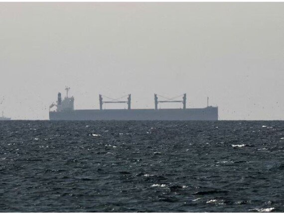 بيانات: حركة الشحن عبر مضيق هرمز لا تزال متوقفة