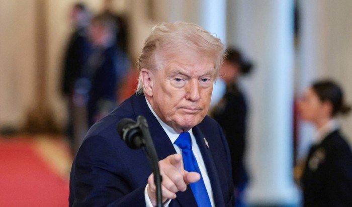 ترامب يلوّح باستخدام القوة ضد قوارب زرع الألغام في مضيق هرمز