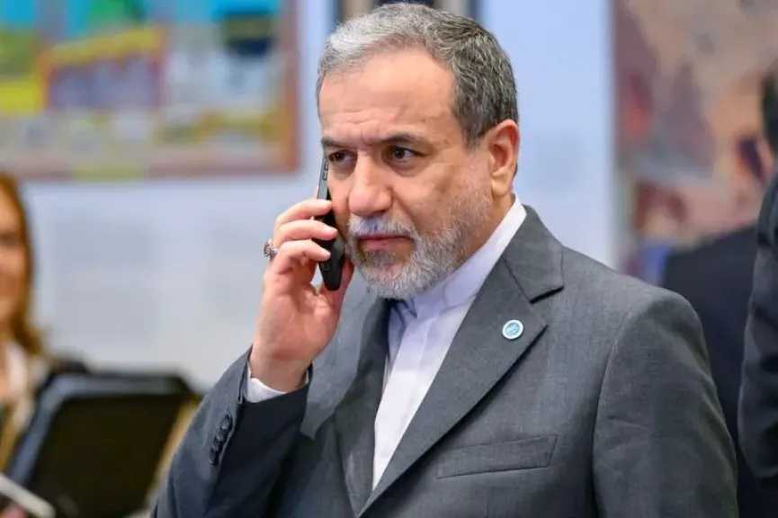 تطور مفاجئ.. وزير خارجية إيران يعود إلى باكستان بعد ساعات من مغادرتها.. ماذا يحمل؟