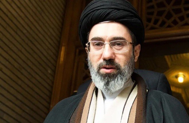 تفاصيل جديدة حول الحالة الصحية لمجتبى خامنئي: حروق بالغة وصعوبة فى النطق وطرف صناعى