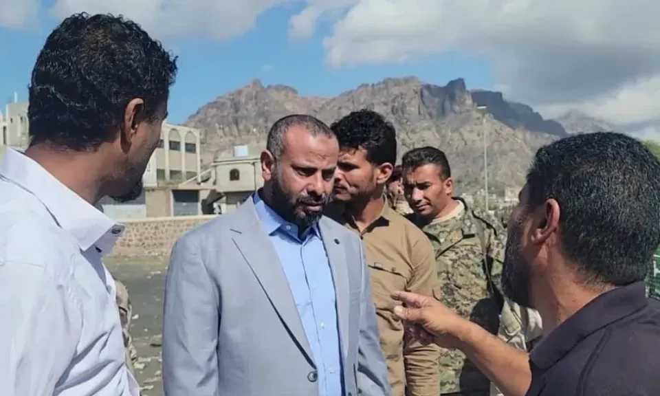 تفاصيل هجوم مسلح على مبنى محافظة الضالع وحصار المحافظ ‘‘أحمد القبة’’ بداخله