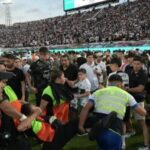 تفجيرات وإصابة ضباط خلال مباراة في باراجواي