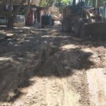 تمهيد الشوارع غير المرصوفة بقرية الواسطى ورفع المخلفات بمركز الفتح