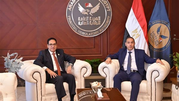 جامعة القاهرة الأهلية تنظم زيارة ميدانية لطلابها إلى الرقابة المالية والبورصة المصرية لتعزيز التدريب العملي