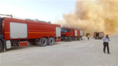 حريق هائل بمنطقة مخلفات الصرف الصحي في سمالوط بالمنيا