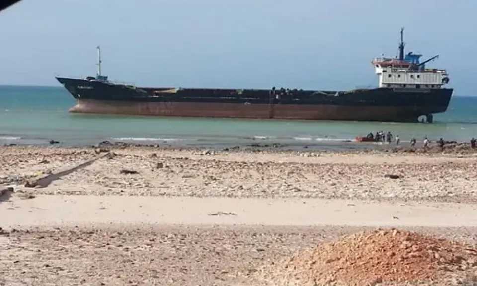 حزب الإصلاح يحذّر من كارثة وشيكة في سقطرى