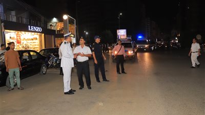 حملة أمنية ومرورية مكبرة بدائرة قسم أول الفيوم.. تنفيذ أحكام ورفع الإشغالات ومصادرة مخالفات الكافيهات لإعادة الانضباط للشوارع