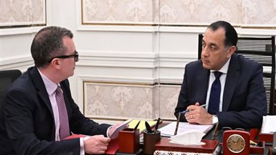 رئيس الوزراء يستعرض مع وزير التخطيط تطورات الاقتصاد العالمي