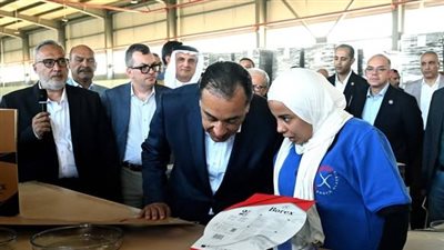 رئيس الوزراء يفتتح مصنع شركة "بوريكس للزجاج المحدودة" بمنطقة السخنة الصناعية